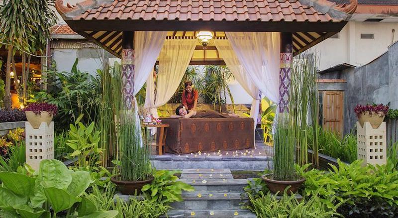Puri Artha Hotel Yogyakarta Exterior photo